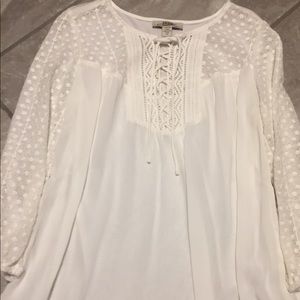 Women's Adorable Top Ties at neck NWOT.